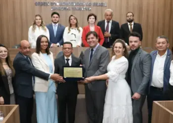 Conselho da OAB-TO presta homenagem ao presidente do TRT10, José Ribamar, por fortalecer diálogo institucional com advocacia