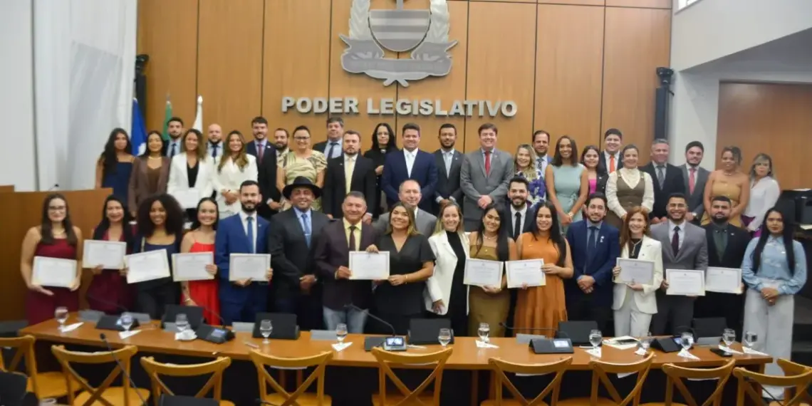 Câmara de Palmas homenageia presidente da Ordem e mais 29 profissionais em sessão do Dia da Jovem Advocacia