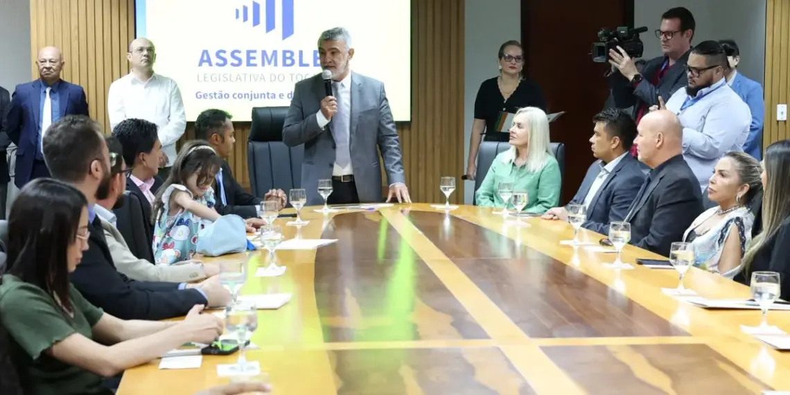 Mais dez novos servidores concursados são empossados na Aleto; dos 107 aprovados, 40 já foram chamados