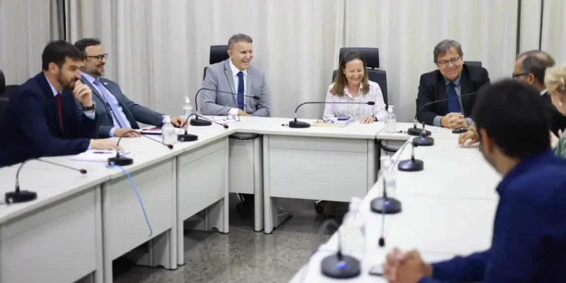 Prefeito Eduardo Siqueira, e presidente do TJ, desembargadora Maysa, debatem realização do Mutirão de Negociações Fiscais de Palmas