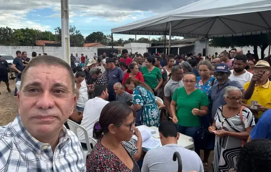 Vereador Carlos Amastha participa da entrega de regularização fundiária para 562 famílias em Palmas
