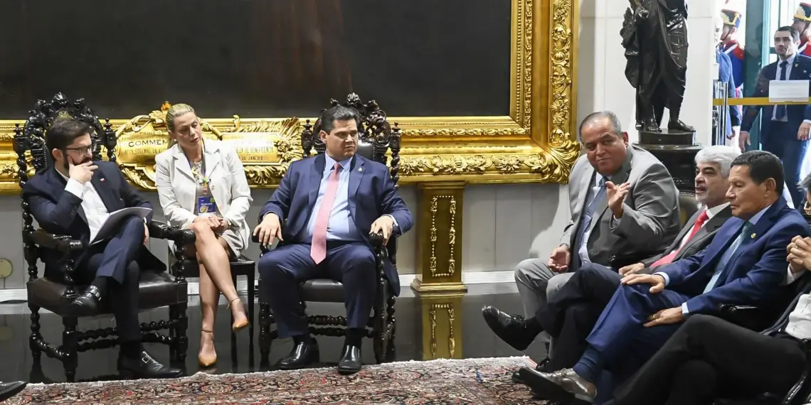 Eduardo Gomes participa da recepção ao presidente do Chile no Senado e cita país como “principal parceiro latino-americano” do Brasil