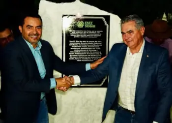 Em solenidade com Wanderlei e Amélio Cayres, presidente Paulo Carneiro assina ordem de serviço para construção da nova sede da Faet