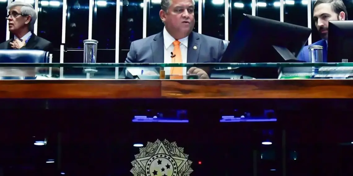 Com Alcolumbre no funeral do papa Francisco, Gomes volta a assumir presidência do Senado com agenda pelo Tocantins