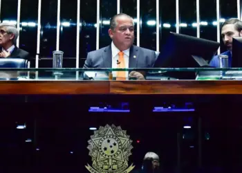 Com Alcolumbre no funeral do papa Francisco, Gomes volta a assumir presidência do Senado com agenda pelo Tocantins