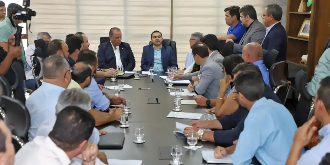 Ao lado de Gomes, Wanderlei garante continuidade do programa de cirurgias eletivas no Vale do Araguaia, que já chegou a 8 mil procedimentos realizados
