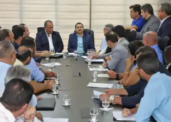 Ao lado de Gomes, Wanderlei garante continuidade do programa de cirurgias eletivas no Vale do Araguaia, que já chegou a 8 mil procedimentos realizados