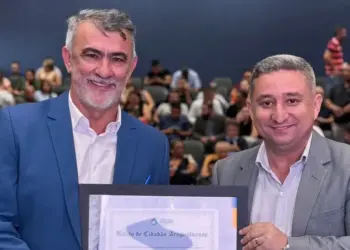 Amélio Cayres recebe Título de Cidadão Araguainense no 4º Encontro Regional de Vereadores