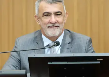 Presidente da Aleto, Amélio Cayres participa de reunião da Unale e recebe Medalha do Mérito da Assembleia de Goiás