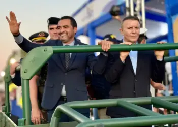 Com Eduardo Siqueira, governador Wanderlei volta a participar do desfile cívico-militar de aniversário de Palmas