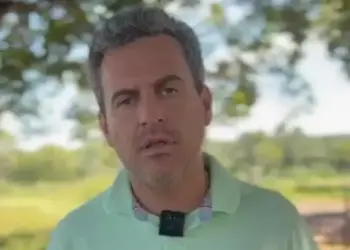 Prefeito de Wanderlândia reage mal a vaias e chama público para “trocar bala”, depois admite excesso em pedido de desculpas: “Bebi a mais”