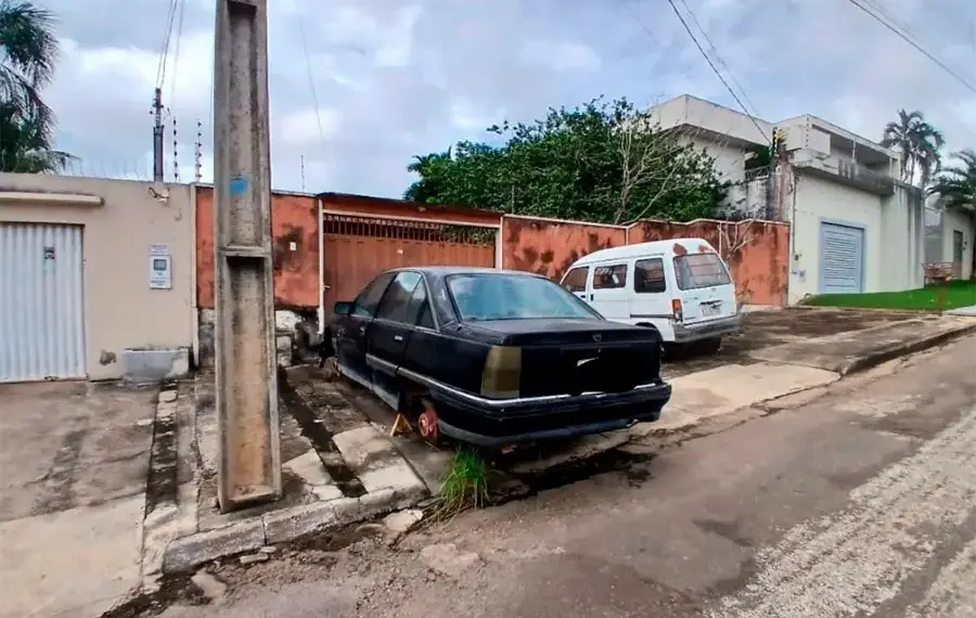 Para organização e estética da cidade, Prefeitura de Gurupi inicia ação para retirada de veículos abandonados em calçadas