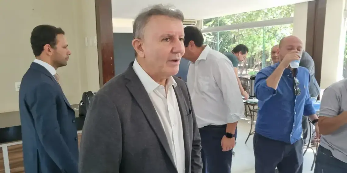 Prefeito Eduardo diz ter feito apenas “suposições e conjecturas naturais”, nega ter informação privilegiada e se vê alvo de operação por indicar advogado a Thiago Barbosa