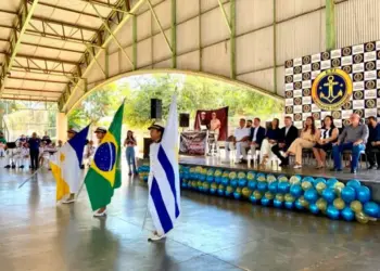 Eduardo Siqueira prestigia formatura de fiscais da ETI Almirante Tamandaré e entrega Alamares de sala de aula