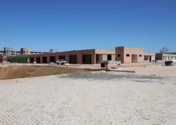 EM OFF | Falta de pagamento a construtora coloca em risco cronograma das obras do Hospital Geral de Araguaína; Ricardo Ayres critica fala em depoimento de “influencer” na CPI das Bets; o susto de deputados no Lago de Palmas