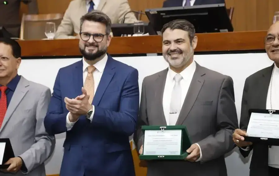 Na solenidade dos 36 anos da capital, Mantoan presta homenagem ao arquiteto e urbanista, Giovanni Assi