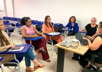 Educação de Palmas promove reunião intersetorial para fortalecer frequência escolar dos beneficiários do Bolsa Família