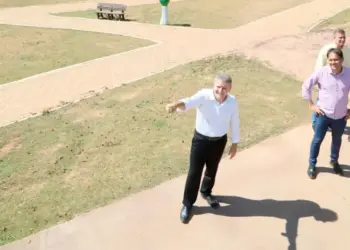 Parques e ginásio de Palmas passarão por modernização, diz prefeito Eduardo Siqueira em visita técnica