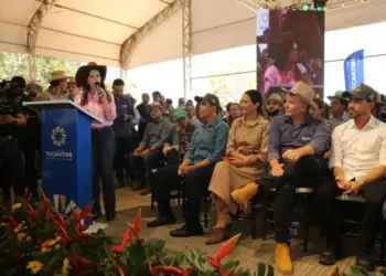 Senadora Professora Dorinha participa da abertura da Agrotins 2025