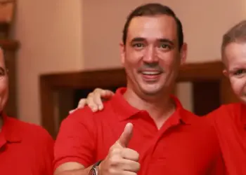 Vicentinho Jr recebe Folia do Divino Espírito Santo, que é prestigiada por prefeito Eduardo Siqueira e vice-governador Laurez