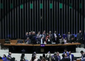 Após escândalo das fraudes, Câmara aprova urgência para PL que proíbe desconto automático no INSS