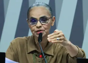 Lula diz a Marina Silva que ministra tomou a decisão certa ao se retirar da audiência em que sofreu ataques no Senado