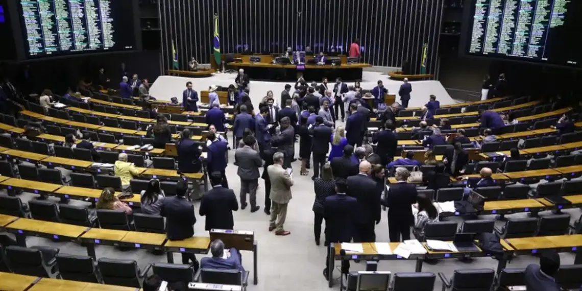 Câmara aprova projeto que amplia número de deputados federais para 531