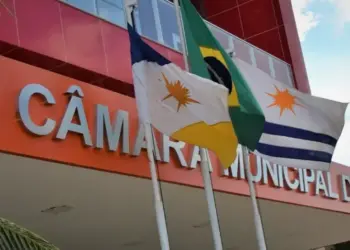 Quase toda a Câmara de Palmas se solidariza em nota com prefeito Eduardo; vereadores ressaltam direito constitucional à presunção de inocência até o trânsito em julgado