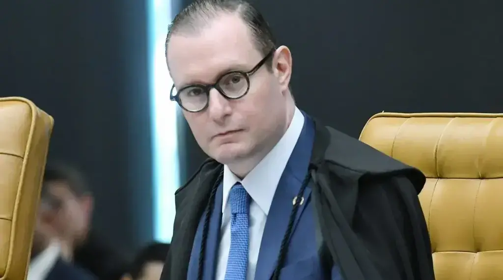 Zanin, do STF, quer nomes de servidores do STJ que passaram pelos gabinetes de Noronha e Campbell, relatores da Máximus e Fames-19