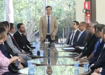 Carlos Velozo garante a secretários que “não existe rompimento” e reforça continuidade; porta-voz do secretariado, Carlos Jr: “Palmas não pode ser penalizada por equívoco processual”