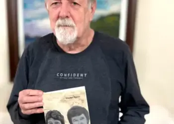 Considerados referência para as novas gerações de artistas sertanejos, Clayton Aguiar lança nova edição do livro sobre a trajetória da dupla “Chico Rey e Paraná”