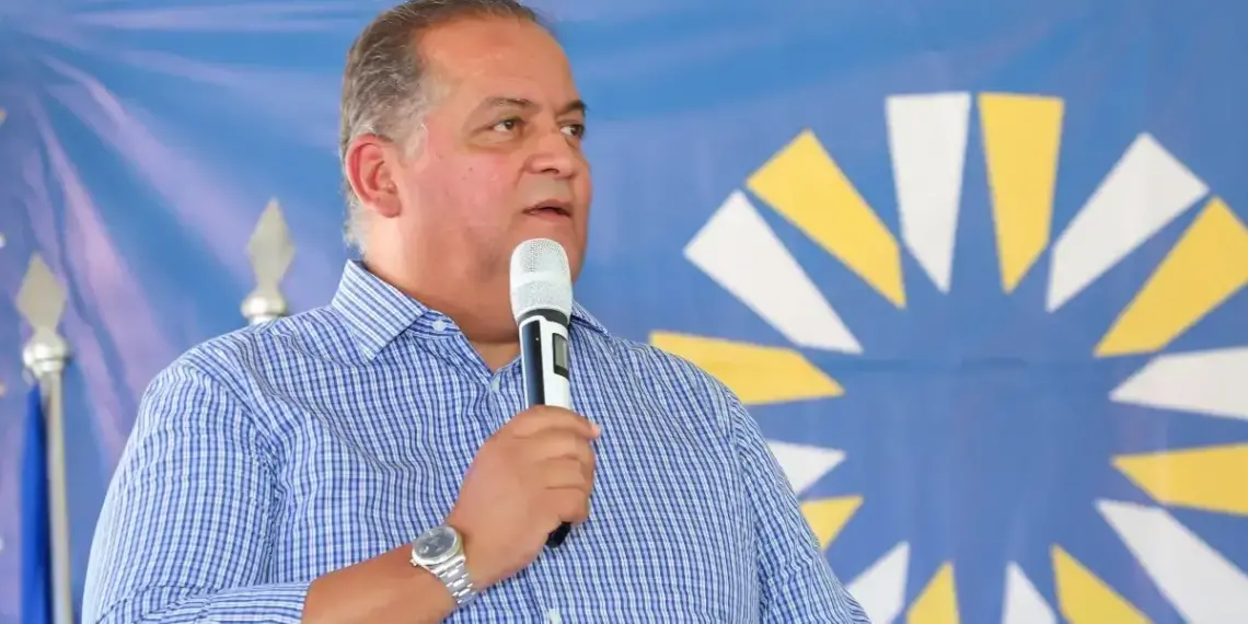 Gomes anuncia destinação de R$ 5 milhões para recuperação de estradas vicinais de Paranã