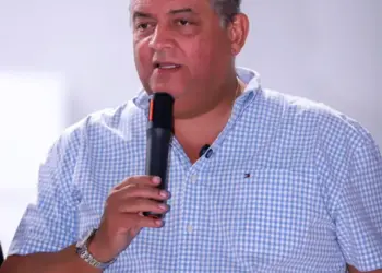 Na França, vice-presidente do Senado Eduardo Gomes participa de painel sobre Inteligência Artificial e segurança cibernética
