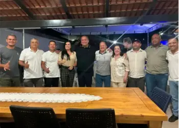 Durante jantar com prefeito de Taguatinga, senador Eduardo Gomes anuncia R$ 1 mi para cirurgias e caminhonete para assistência social na cidade