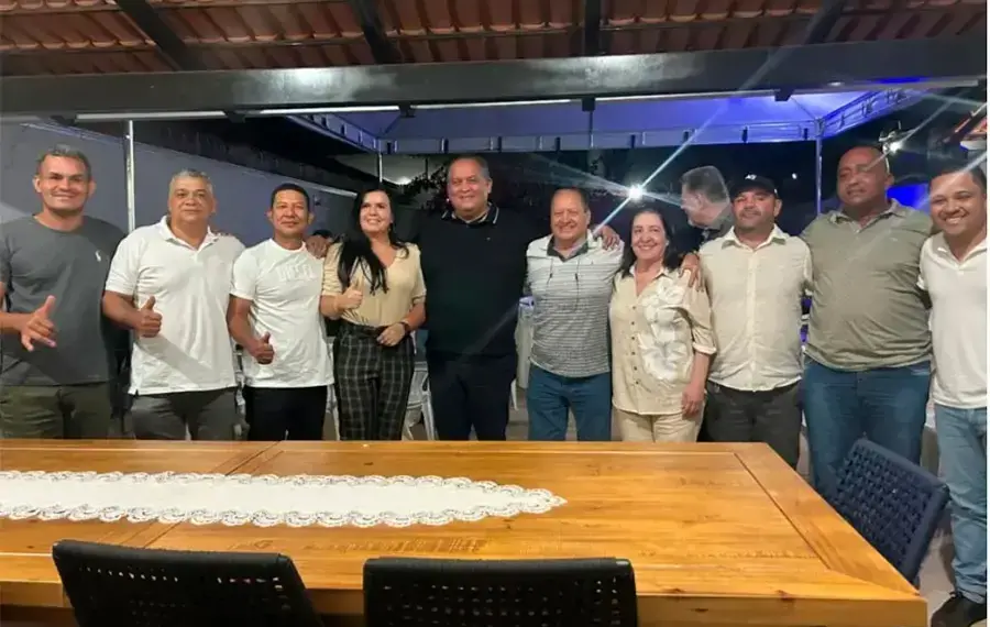 Durante jantar com prefeito de Taguatinga, senador Eduardo Gomes anuncia R$ 1 mi para cirurgias e caminhonete para assistência social na cidade