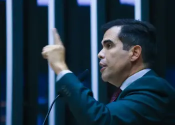 Ricardo Ayres propõe pacote de medidas para combater crime organizado que opera em setores estratégicos da economia