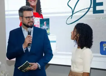 Mantoan apoia lançamento do livro “Minha vida é um projeto de Deus”, de Amanda Cremosinho