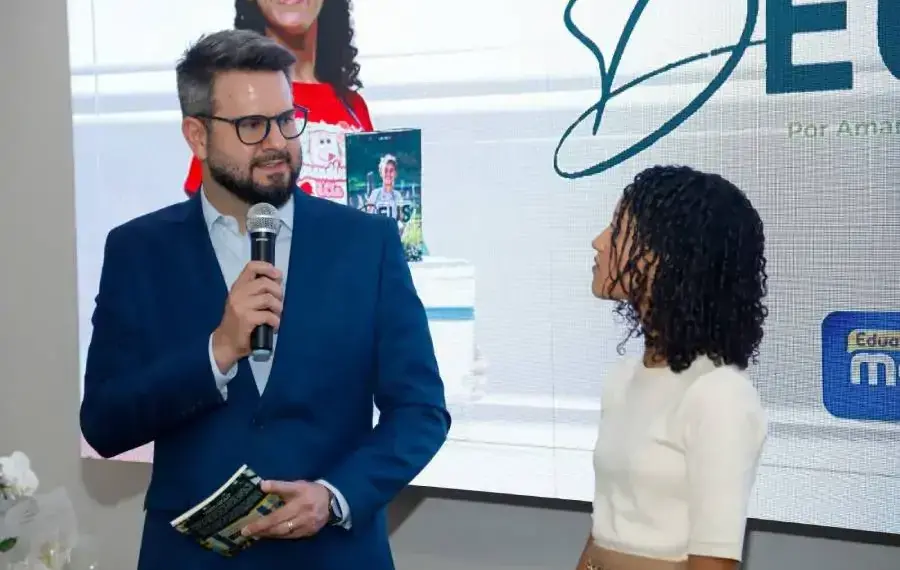 Mantoan apoia lançamento do livro “Minha vida é um projeto de Deus”, de Amanda Cremosinho