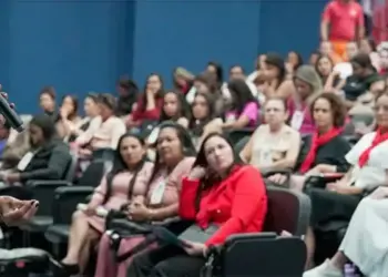 “Precisamos de mais representação feminina nos espaços de poder”, afirma palestrante na 1ª Conferência Regional de Políticas para Mulheres