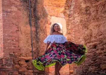 Cantora Núbia Dourado lança videoclipe da música "Roda Saia" em Natividade com participação da comunidade local neste sábado