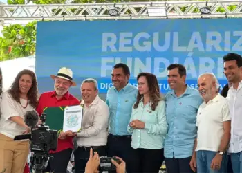 Prefeito Ronivon Maciel e presidente Lula assinam cessão de área para novo Centro Administrativo de Porto Nacional