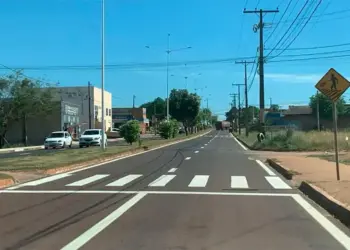 Para um trânsito mais organizado, Prefeitura conclui serviços de sinalização viária em avenida comercial de Taquaralto