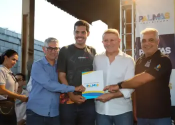 Prefeitura de Palmas entrega 602 títulos de imóveis a moradores do Setor Universitário; proprietários que não receberam o documento veja o que fazer