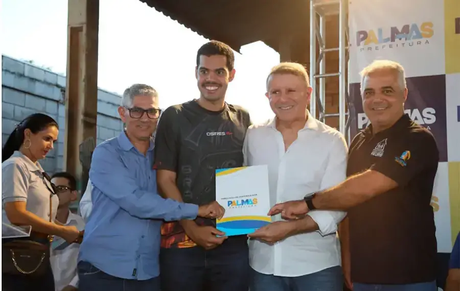 Prefeitura de Palmas entrega 602 títulos de imóveis a moradores do Setor Universitário; proprietários que não receberam o documento veja o que fazer