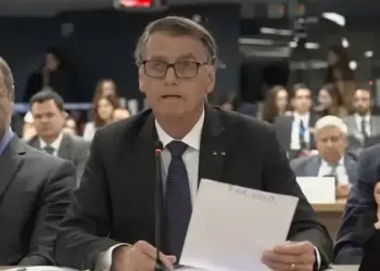 Diante do ministro Alexandre de Moraes, Bolsonaro nega plano de golpe, pede desculpa ao STF e critica urnas