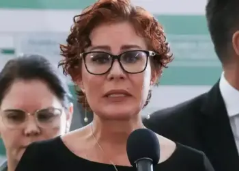 PGR pede ao STF prisão de Carla Zambelli, após deputada anunciar que deixou o Brasil