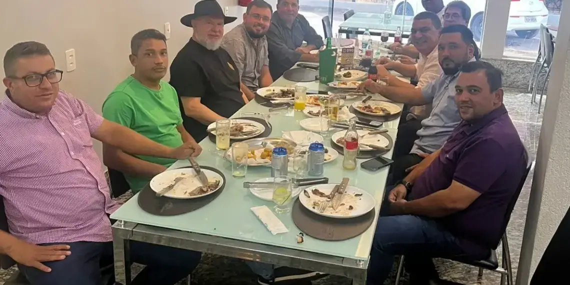 Em almoço, Carlesse diz a vereadores que vai disputar governo do Tocantins e que acredita que Wanderlei renuncia para entregar Estado ao vice Laurez