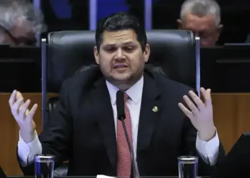 Senado lê requerimento que cria CPMI sobre fraudes no INSS; prazo previsto para os trabalhos é de 180 dias