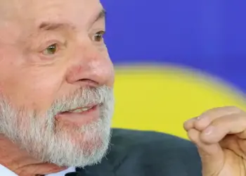 Lula defende aumento do IOF como forma de financiar gastos públicos e justiça tributária: “Queremos que as pessoas que ganham mais, paguem mais”