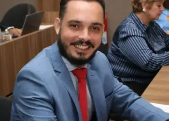 Advogado e candidato a presidente do PT, Nile protocola reclamação no TRE-TO numa 2ª tentativa de conseguir vaga de Eli Borges para Célio Moura